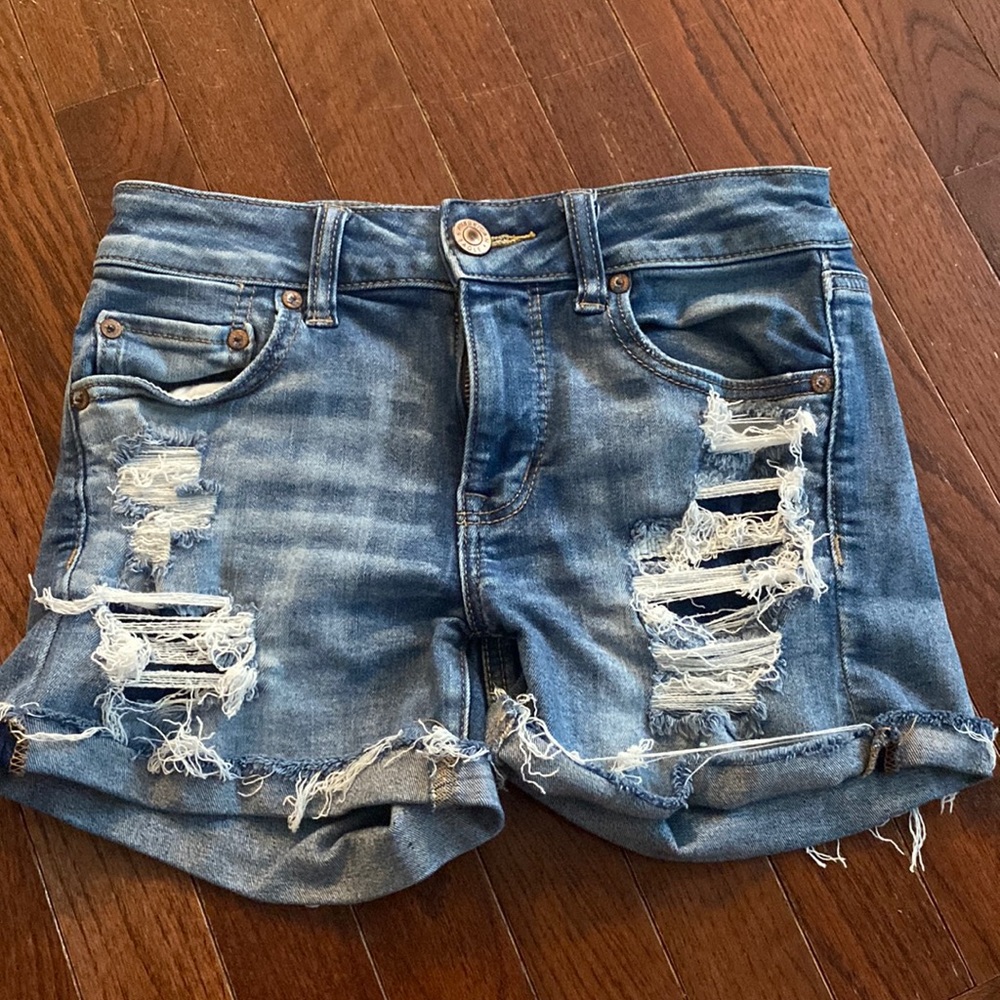 Mid Rise American Eagle Midi Ripped Jean shorts